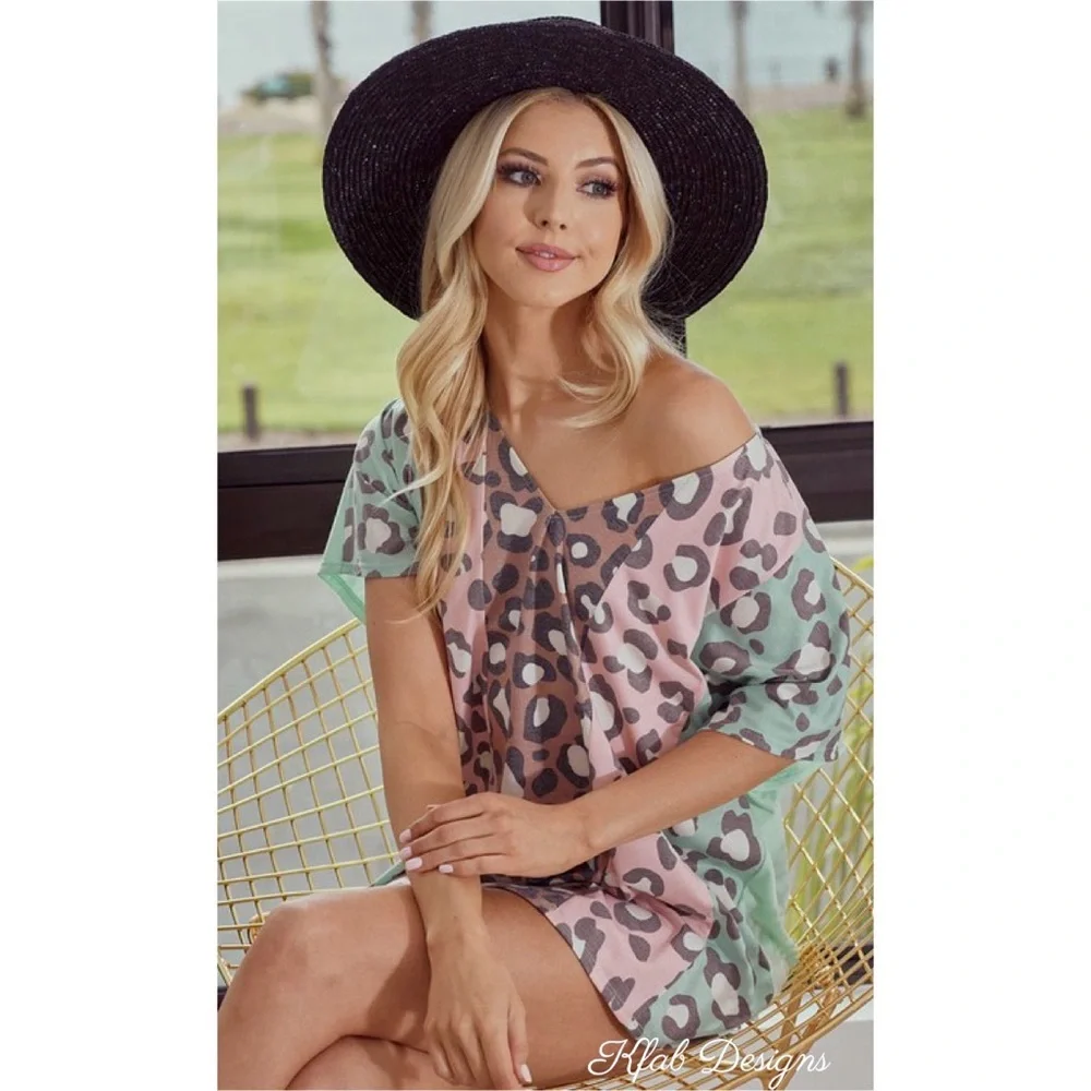 ❤️LAST 2! V Neck Leopard Print Super Soft Color Block Top! - Picture 8 of 15